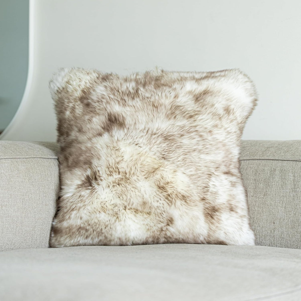 Housse de coussin en peau de mouton 50x50 – gris loup