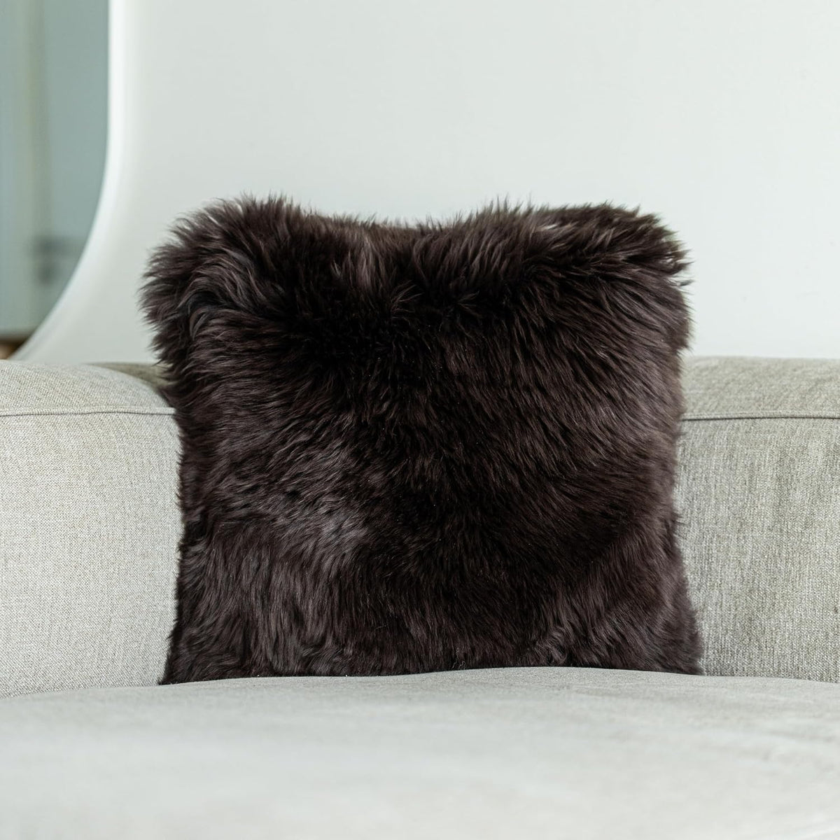 Housse de coussin en peau de mouton 40x40 – chocolat
