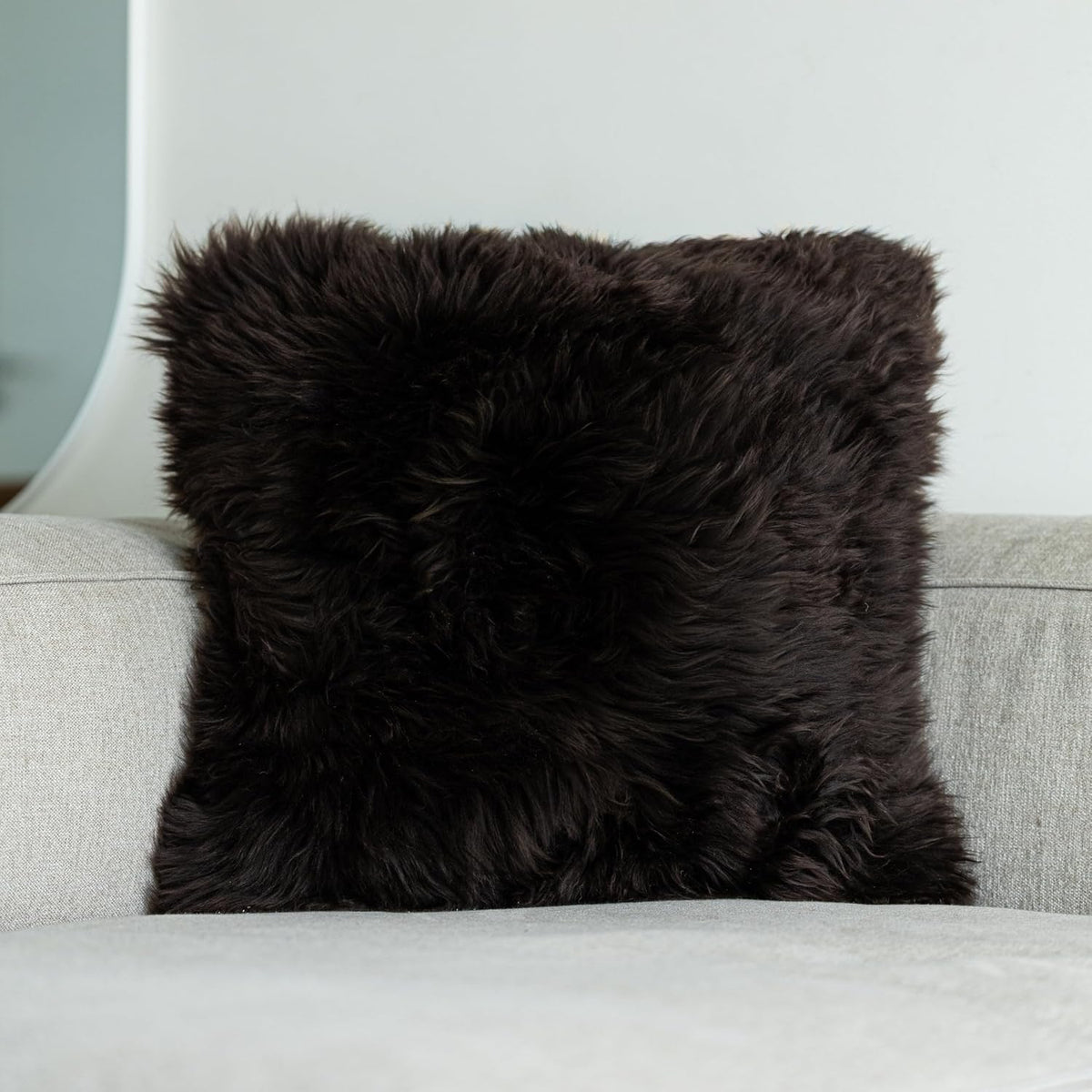 Housse de coussin en peau de mouton 50x50 – chocolat